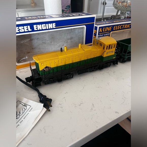 K-LINE 2775 DIESEL LOCOMOTIVE AND SIX CARS O Scale - Picture 4 of 9